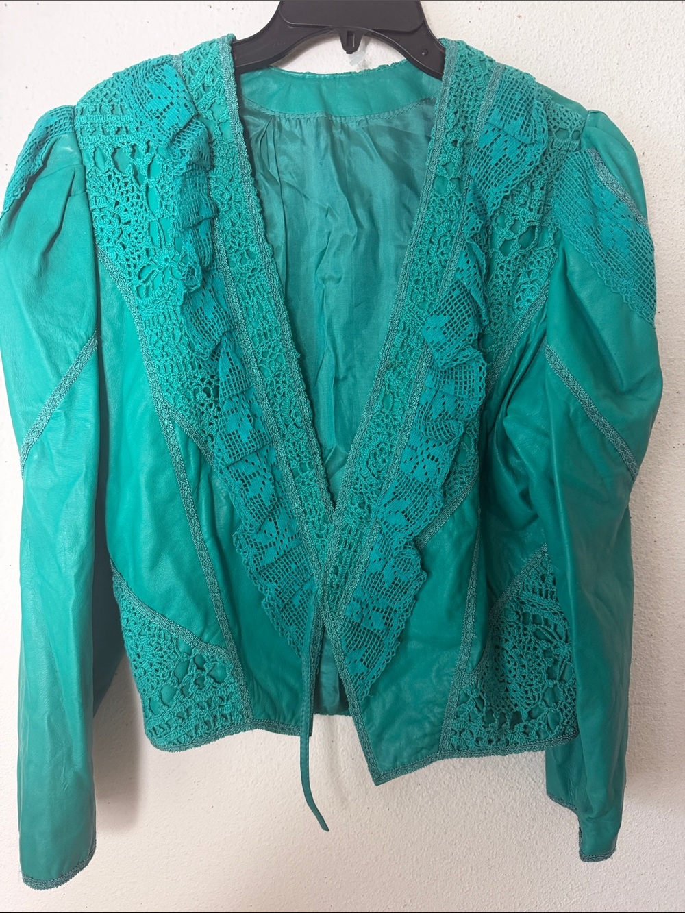 Teal  says 100% leder (which I believe is leather) Jacket with Crochet Trim M